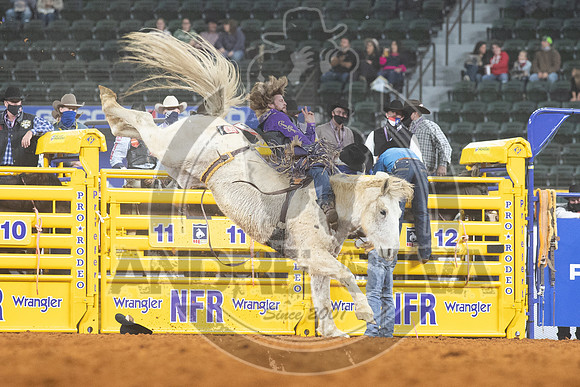 2020_Dez_06_WNFR_Bareback_Tilden Hooper_081
