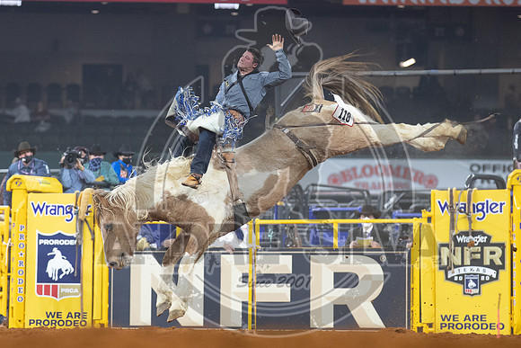 2020_Dez_05_WNFR_Bareback_Riding_Chad Rutherford_102