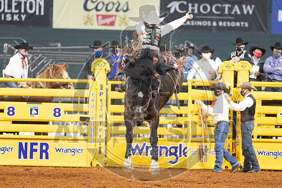 2020_Dez_11_WNFR_Saddle_Bronc_Lefty Holman_947