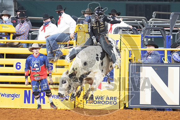 2020_Dez_11_WNFR_Bull_Riding_Sage Kimzey_1203