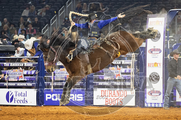 2021_TheAmerican_Saddle Bronc_Ryder Wright_AndreSilva_351