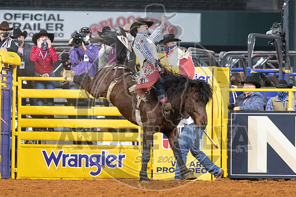 2020_Dez_11_WNFR_Bareback_Leighton Berry_658