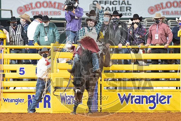 2020_Dez_11_WNFR_Bareback_Winn Ratliff_740