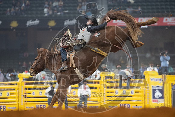2020_Dez_05_WNFR_Bareback_Riding_Clayton Biglow_090
