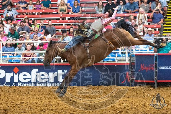 07_06_19_Mesquite_Bareback_Riding_Jonny Walker_049_Silva