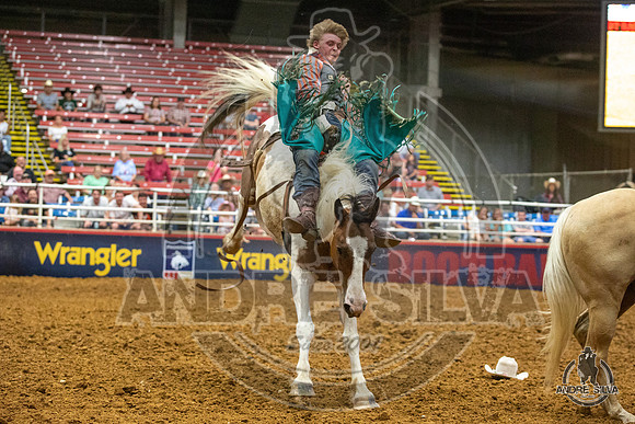 07_06_19_Mesquite_Bareback_Riding_Colby Fedor_053_Silva