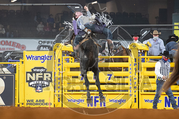 2020_Dez_05_WNFR_Bareback_Riding_Cole_Reiner_062