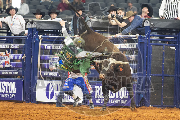 2021_TheAmerican_Bull Riding_Cooper Davis_AndreSilva_811
