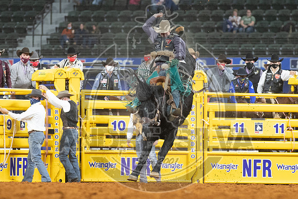 2020_Dez_06_WNFR_Saddle_Bronc_Taos Muncy_278