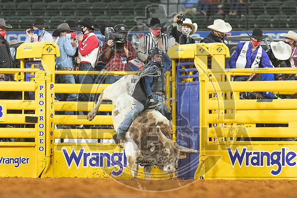 2020_Dez_06_WNFR_Bull_Riding_Colten Fritzlan_506