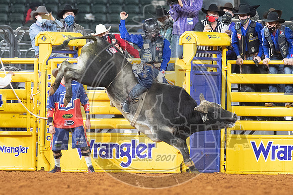 2020_Dez_11_WNFR_Bull_Riding_Stetson Wright_1246