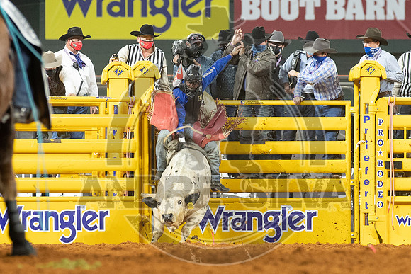 2020_Dez_06_WNFR_Bull_Riding_Dustin Boquet_474