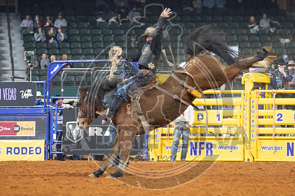 2020_Dez_11_WNFR_Saddle_Bronc_Wyatt Casper_1009