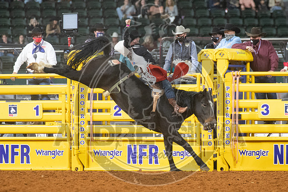 2020_Dez_09_WNFR_Bareback_Mason Clements_088