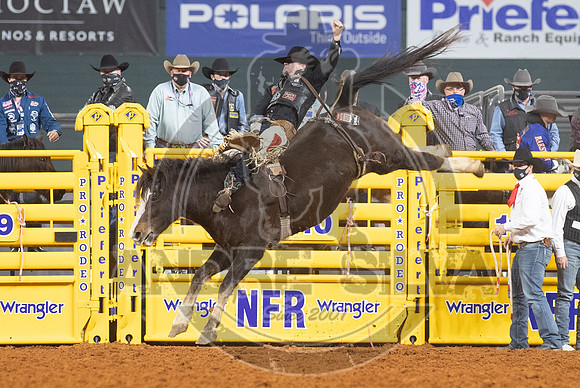 2020_Dez_12_WNFR_Bareback_Jake Brown_151