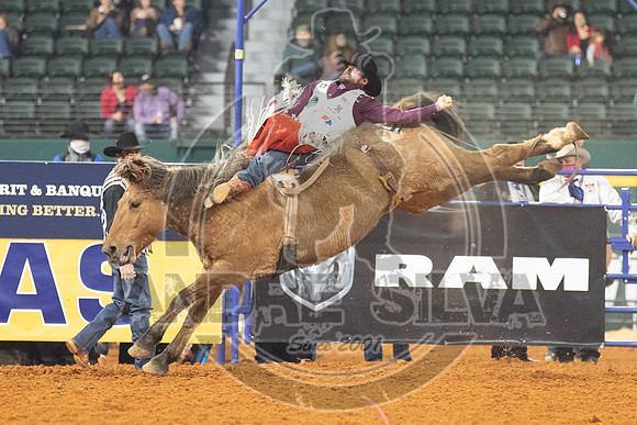 2020_Dez_11_WNFR_Bareback_Mason Clements_721