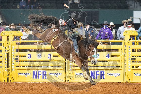 2020_Dez_11_WNFR_Saddle_Bronc_Isaac Diaz_919