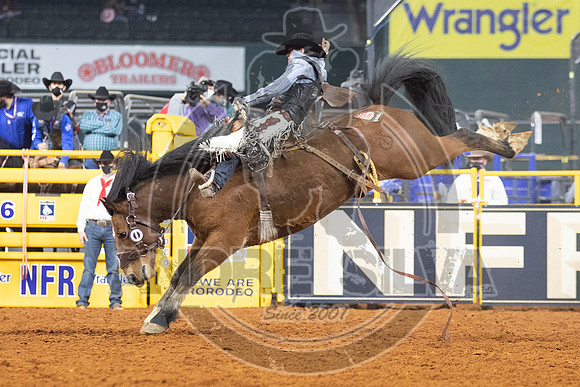 2020_Dez_11_WNFR_Saddle_Bronc_Chase Brooks_952