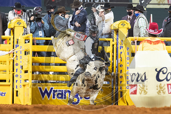 2020_Dez_06_WNFR_Bull_Riding_Parker McCown_495