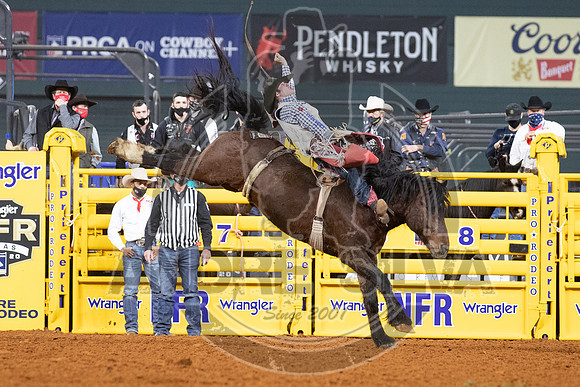 2020_Dez_11_WNFR_Bareback_Leighton Berry_660