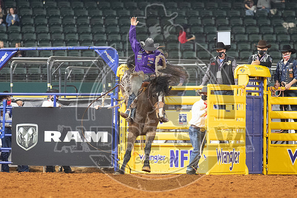2020_Dez_11_WNFR_Saddle_Bronc_Shorty Garrett_978