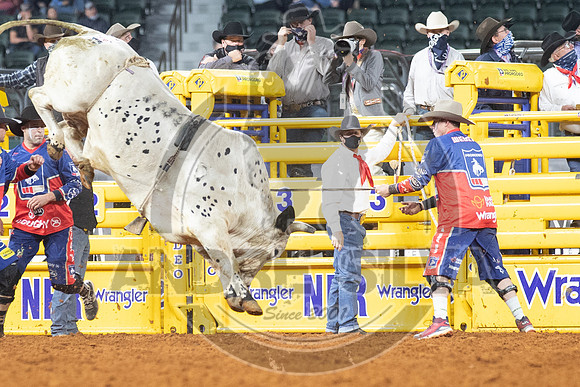 2020_Dez_11_WNFR_Bull_Riding_Colten Fritzlan_1241