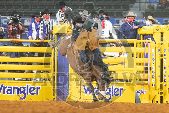 2020_Dez_06_WNFR_Bareback_Kaycee Feild_143