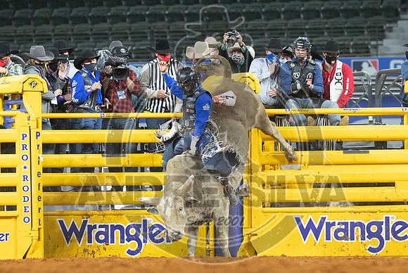 2020_Dez_06_WNFR_Bull_Riding_Stetson Wright_502