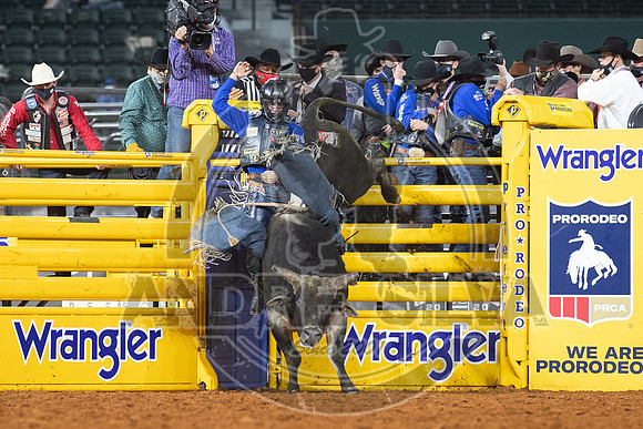 2020_Dez_11_WNFR_Bull_Riding_Stetson Wright_1243