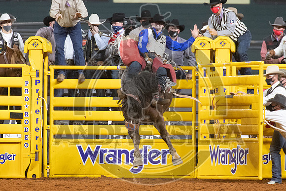 2020_Dez_09_WNFR_Bareback_Leighton Berry_108