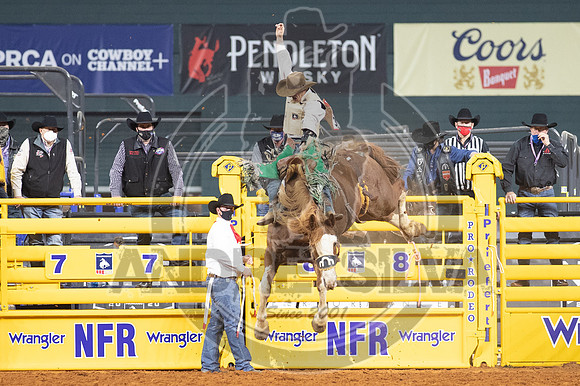 2020_Dez_11_WNFR_Saddle_Bronc_Allen Boore_989