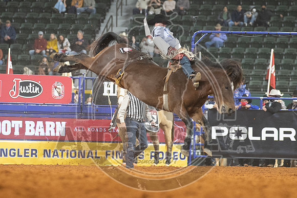 2020_Dez_06_WNFR_Bareback_Clayton Biglow_093