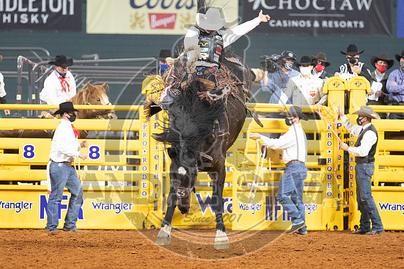 2020_Dez_11_WNFR_Saddle_Bronc_Lefty Holman_948