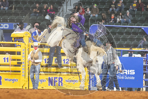 2020_Dez_06_WNFR_Bareback_Tilden Hooper_082