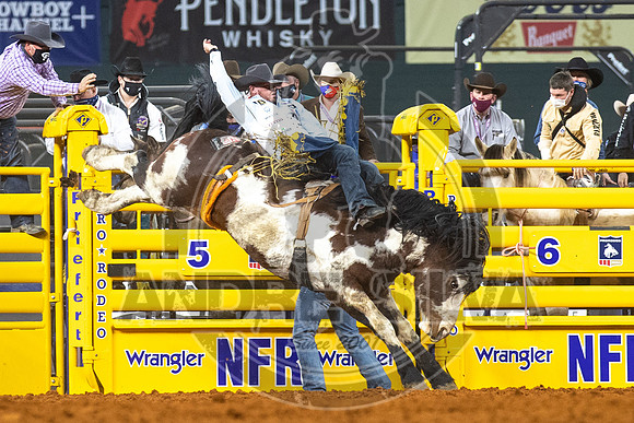 2020_Dez_06_WNFR_Bareback_Jamie Howlett_057