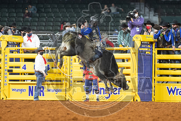 2020_Dez_11_WNFR_Bull_Riding_Stetson Wright_1248