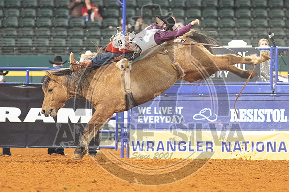2020_Dez_11_WNFR_Bareback_Mason Clements_720