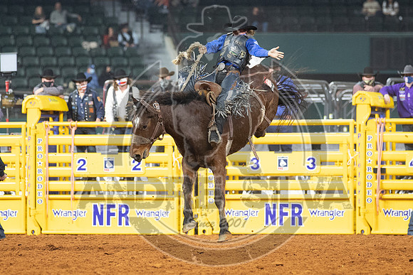 2020_Dez_11_WNFR_Saddle_Bronc_Ryder Wright_1012