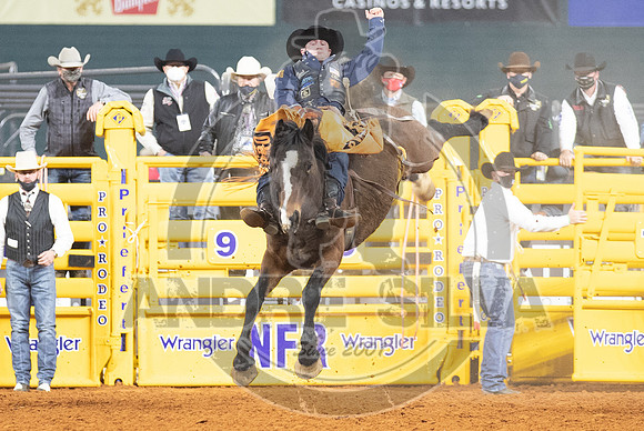 2020_Dez_11_WNFR_Bareback_Kaycee Feild_752