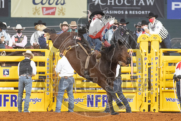 2020_Dez_12_WNFR_Bareback_Mason Clements_173