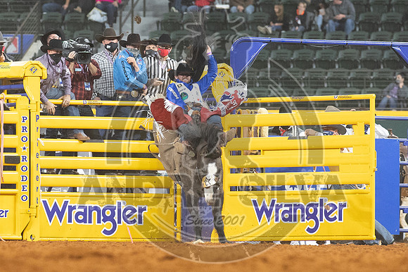 2020_Dez_06_WNFR_Bareback_Mason Clements_105