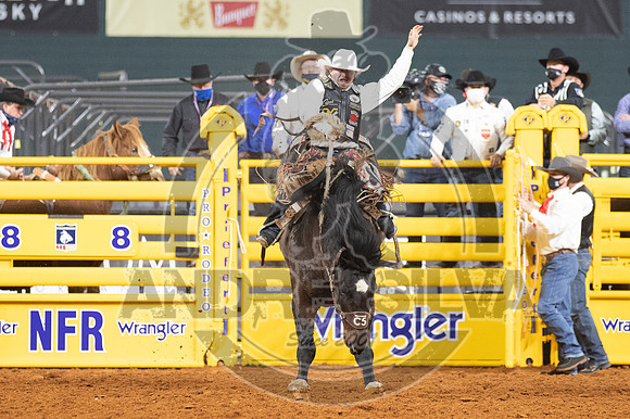 2020_Dez_11_WNFR_Saddle_Bronc_Lefty Holman_946