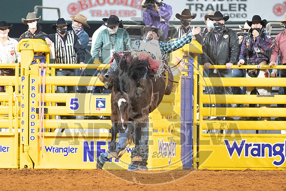 2020_Dez_11_WNFR_Bareback_Winn Ratliff_741