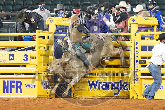 2020_Dez_11_WNFR_Bull_Riding_Brady Portenier_1204