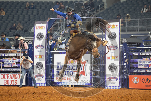 2021_TheAmerican_Saddle Bronc_Rusty Wright_AndreSilva_714