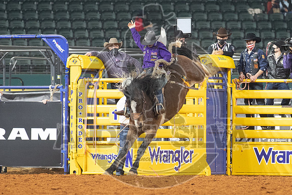 2020_Dez_11_WNFR_Saddle_Bronc_Shorty Garrett_977