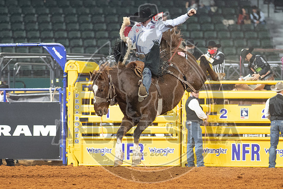 2020_Dez_11_WNFR_Saddle_Bronc_Sterling Crawley_910