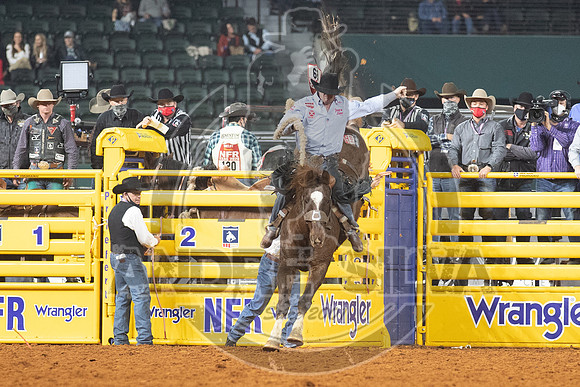 2020_Dez_11_WNFR_Saddle_Bronc_Sterling Crawley_907