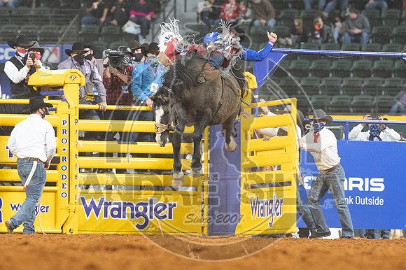 2020_Dez_06_WNFR_Bareback_Mason Clements_106