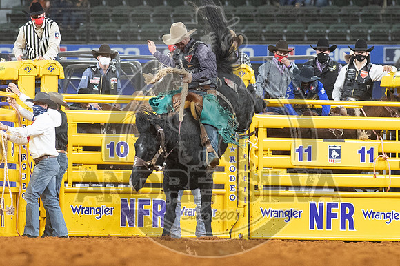 2020_Dez_06_WNFR_Saddle_Bronc_Taos Muncy_277